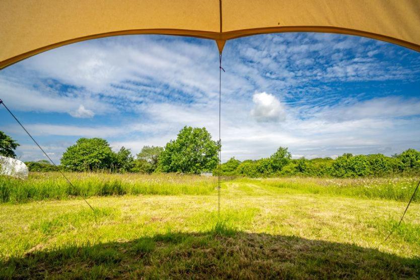 Red Clover At Blanca'S Bell Tents Villa Ringstead  Exterior photo