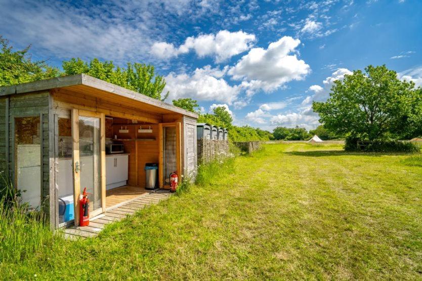 Red Clover At Blanca'S Bell Tents Villa Ringstead  Exterior photo